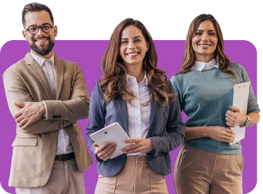 Representantes de una empresa evaluando planes empresariales