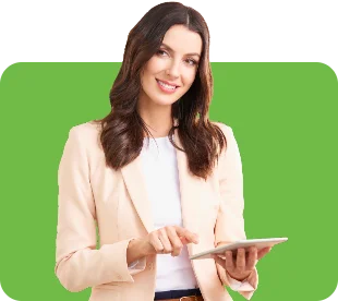 Profesional revisando una oferta individual de empleo